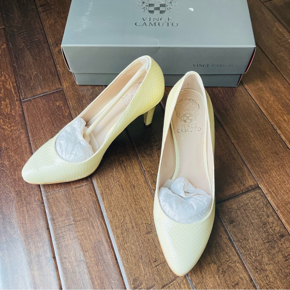 Vince Camuto Kadri Snake Pumps Size: 7.5M Color: Cloud